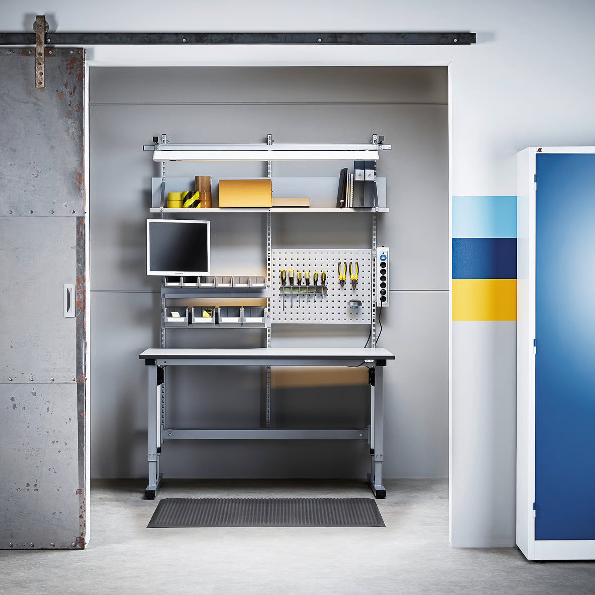 Height adjustable workbench MOTION Electric, 300 kg load, 1500x800 mm